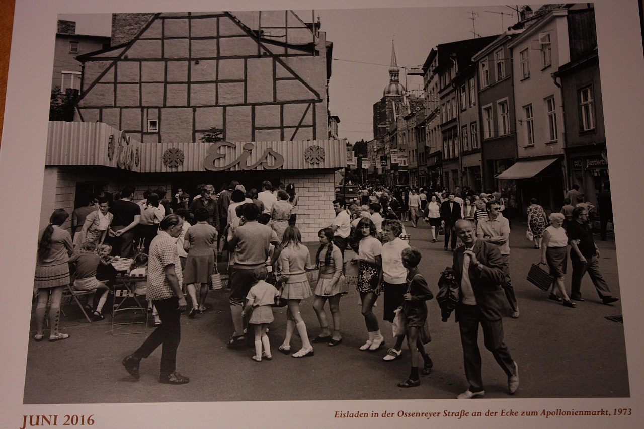 &copy; <a class='unglow' target='_blank' href='https://de.wikipedia.org/wiki/Harry_Hardenberg'>Harry Hardenberg</a>
Eisladen Ecke Ossenreyer Str. / Apollonienmakt 1973
16.10.2015 23:05:05
Stralsund, wie es gestern war
Galerie